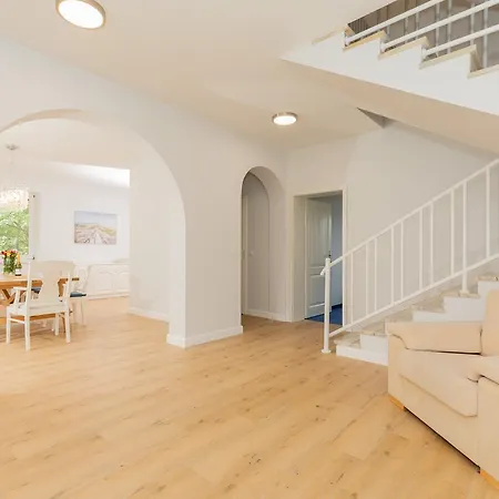 Villa Luxury With 5 Bedroom Kolobrzeg