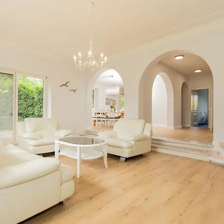 Villa Luxury With 5 Bedroom Kolobrzeg